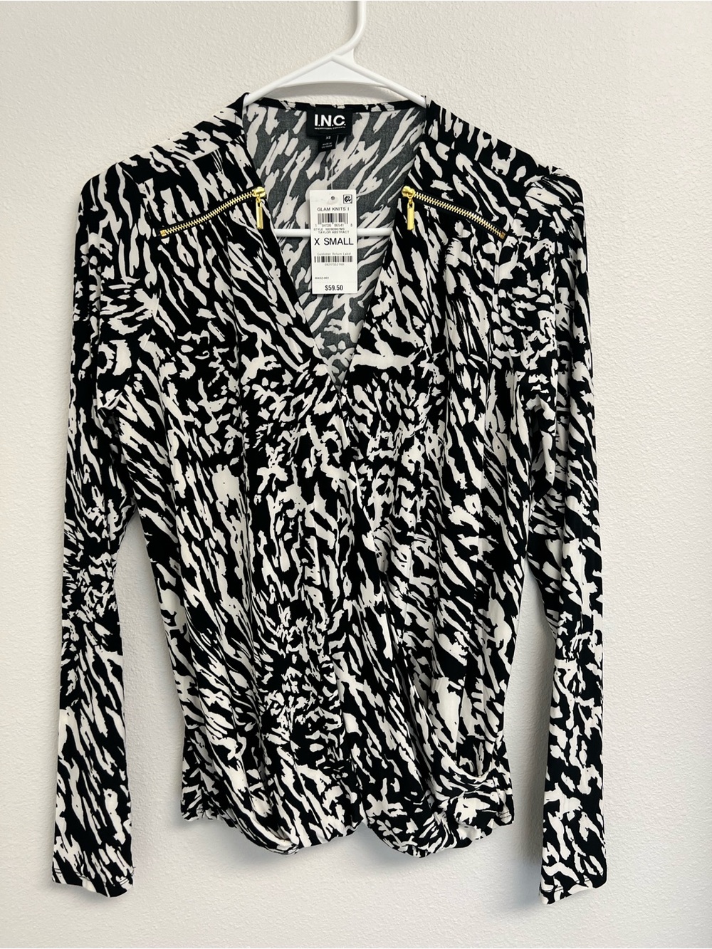 INC International Concepts Black & White Printed Long-Sleeve V-Neck Top